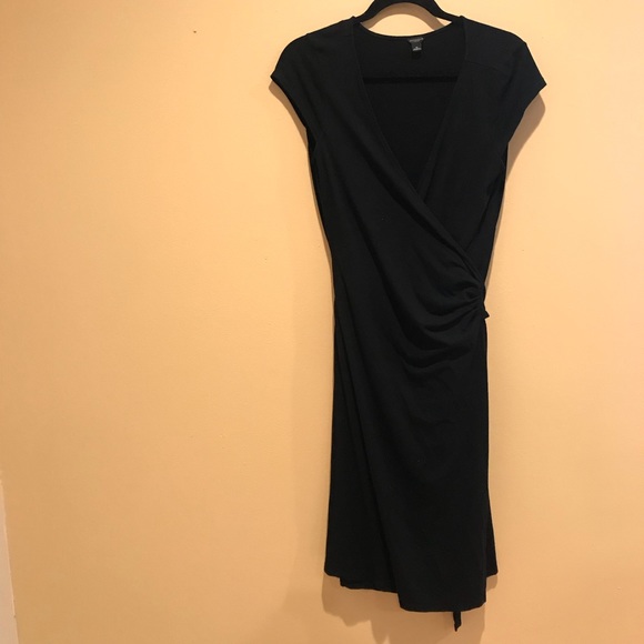 Ann Taylor Dresses & Skirts - Ann Taylor wrap dress In Size medium